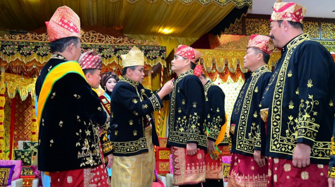 Irjen Pol Krisno H Siregar Dianugerahi Gelar Lembaga Adat Melayu Jambi